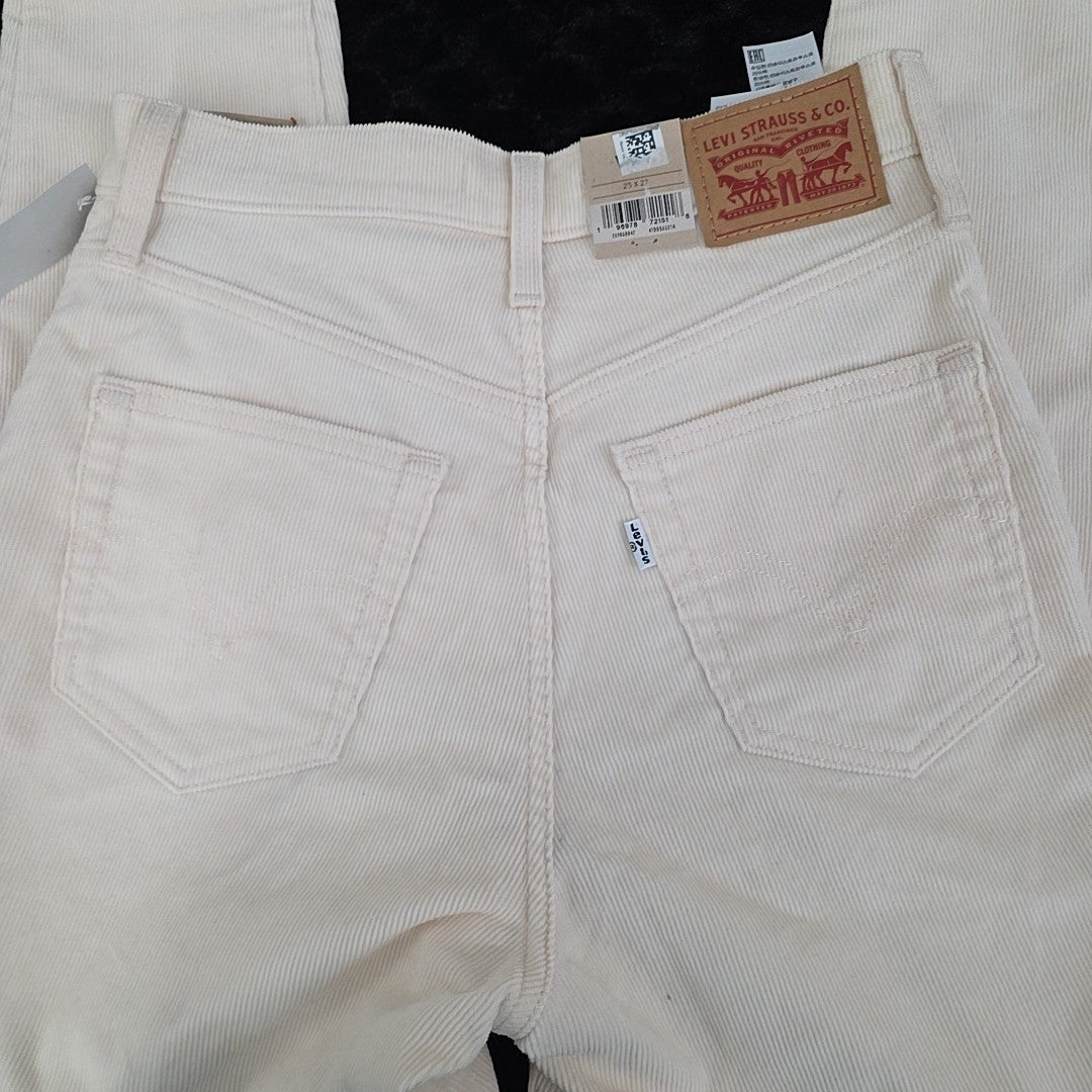 Levi's(r) Womens High-Waisted Mom Jeans (White Smoke) Women's Jeans